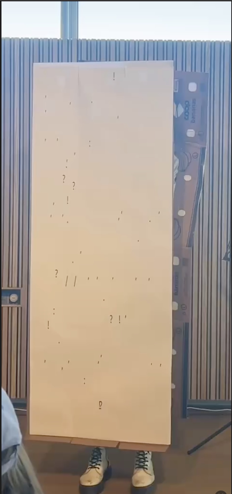 Järjetymys Absurdity Concept